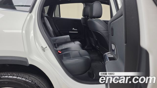 Mercedes-Benz EQA 2022 — photo 17