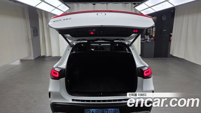 Mercedes-Benz EQA 2022 — photo 25