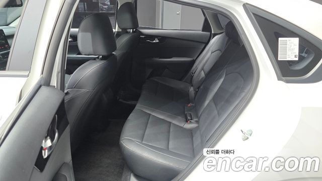 Kia K3 2023 — photo 18