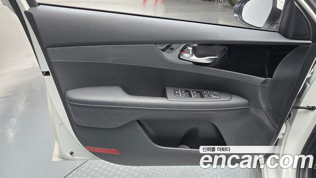 Kia K3 2023 — photo 14