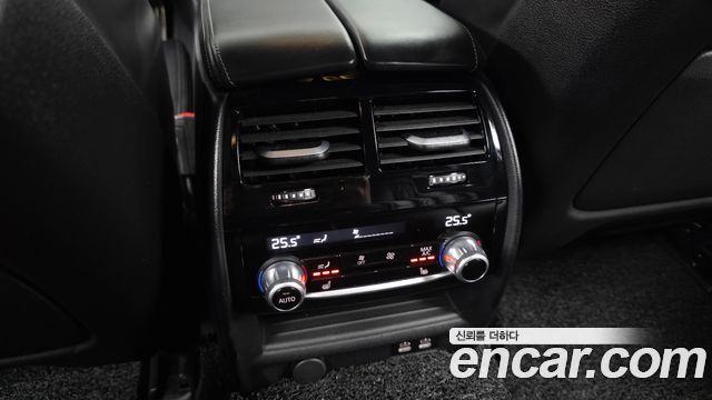 BMW 5-Series 2023 — photo 24