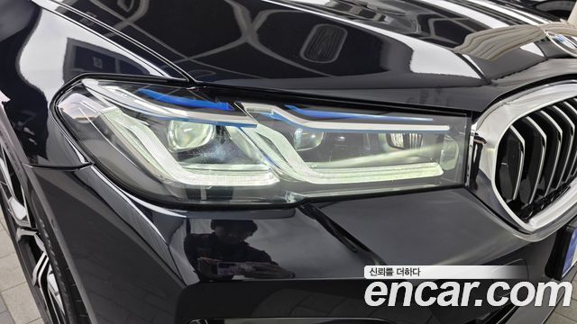 BMW 5-Series 2023 — photo 8