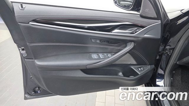 BMW 5-Series 2023 — photo 14