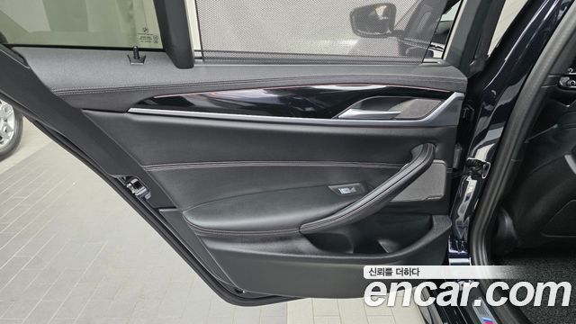 BMW 5-Series 2023 — photo 15