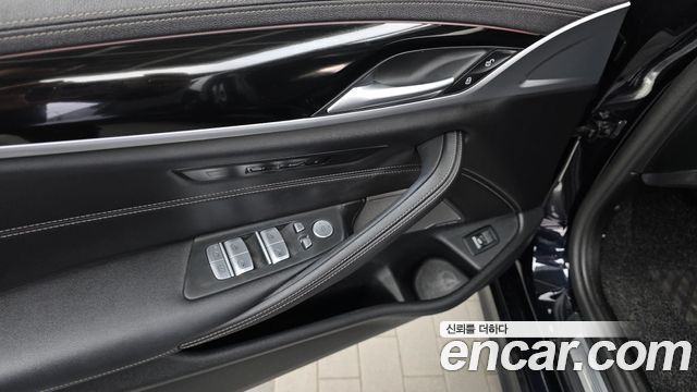 BMW 5-Series 2023 — photo 28