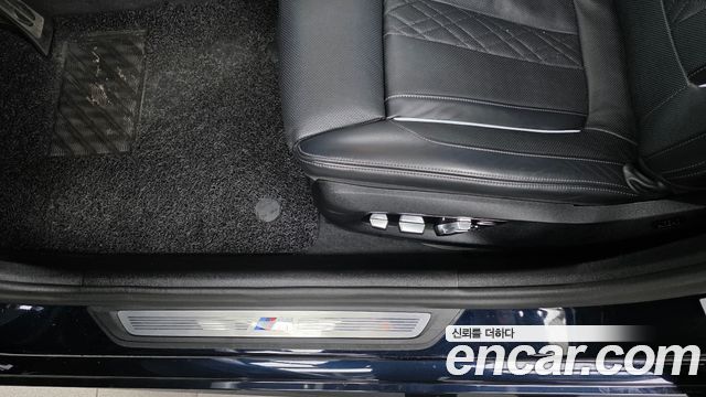 BMW 5-Series 2023 — photo 31