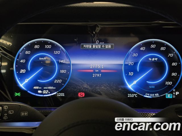 Mercedes-Benz G-Class 2025 — photo 8