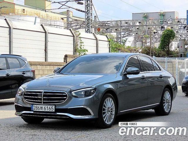 Mercedes-Benz E-Class 2022 — photo 2