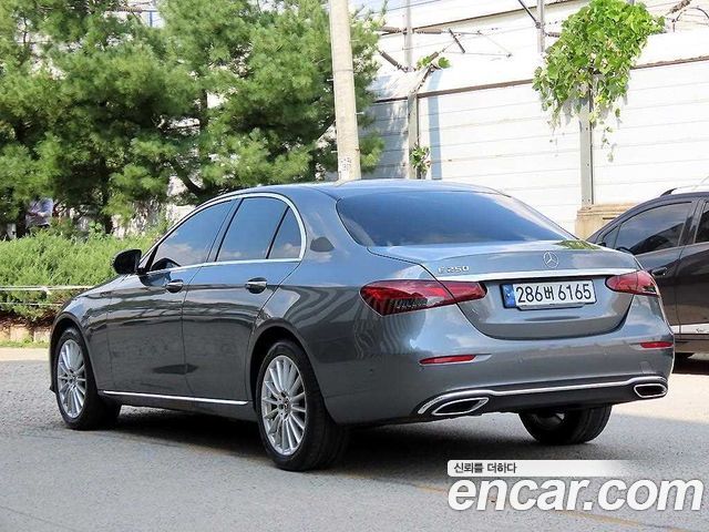 Mercedes-Benz E-Class 2022 — photo 3