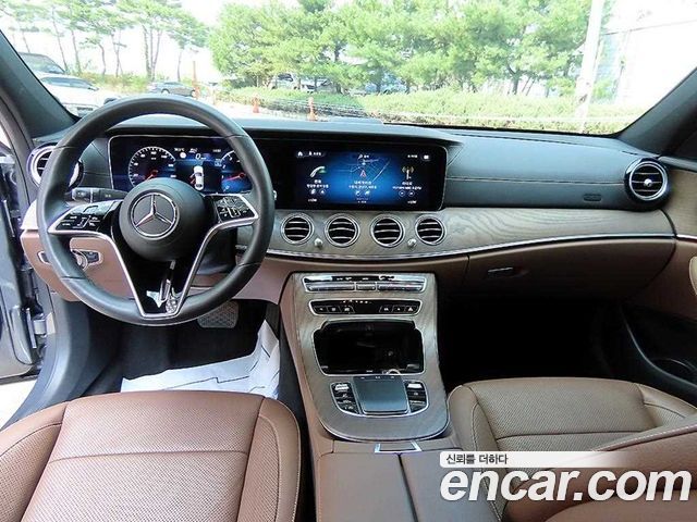 Mercedes-Benz E-Class 2022 — photo 7