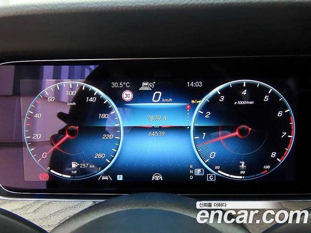 Mercedes-Benz E-Class 2022 — photo 9