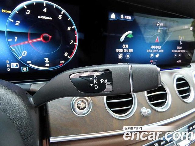 Mercedes-Benz E-Class 2022 — photo 11