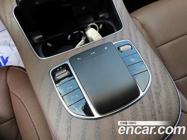 Mercedes-Benz E-Class 2022 — photo 12
