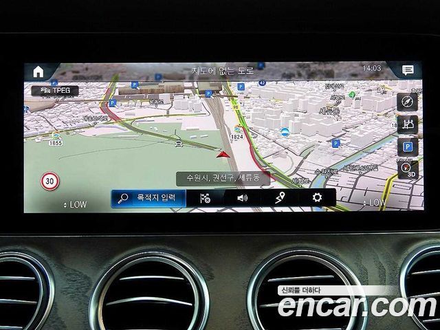 Mercedes-Benz E-Class 2022 — photo 14