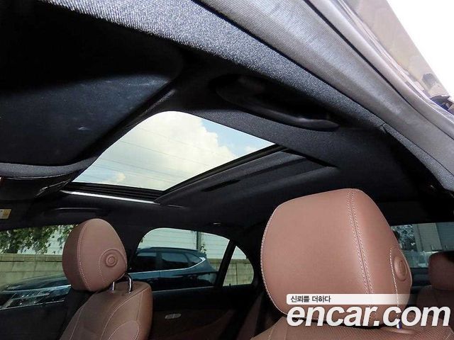 Mercedes-Benz E-Class 2022 — photo 16