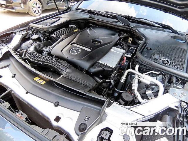 Mercedes-Benz E-Class 2022 — photo 19
