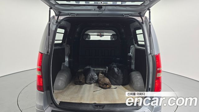 Hyundai Starex 2010 — photo 18