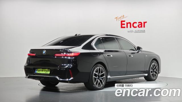 BMW 7-Series 2024 — photo 2