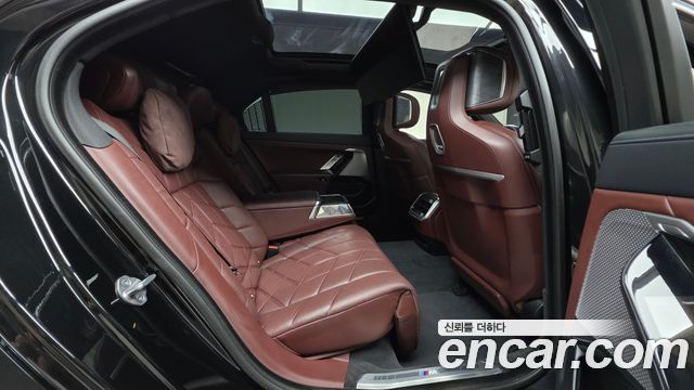 BMW 7-Series 2024 — photo 18