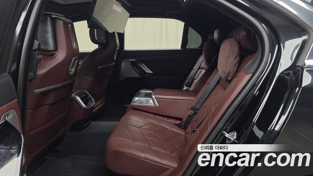 BMW 7-Series 2024 — photo 16