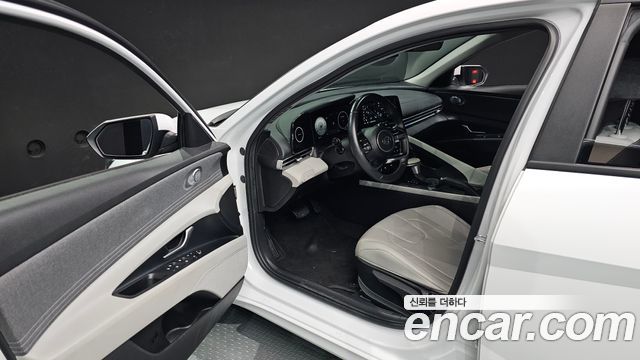 Hyundai AVANTE 2023 — photo 13