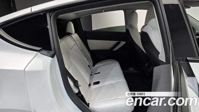 Tesla Model Y 2021 — photo 17