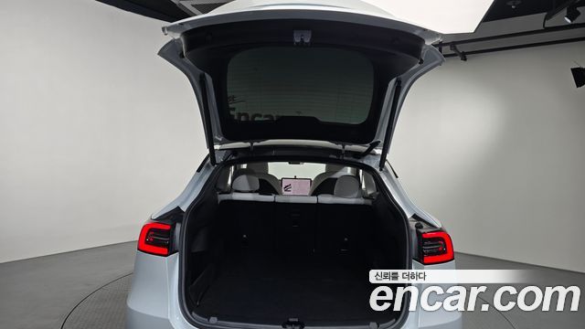 Tesla Model Y 2021 — photo 22