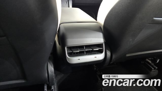 Tesla Model Y 2021 — photo 25