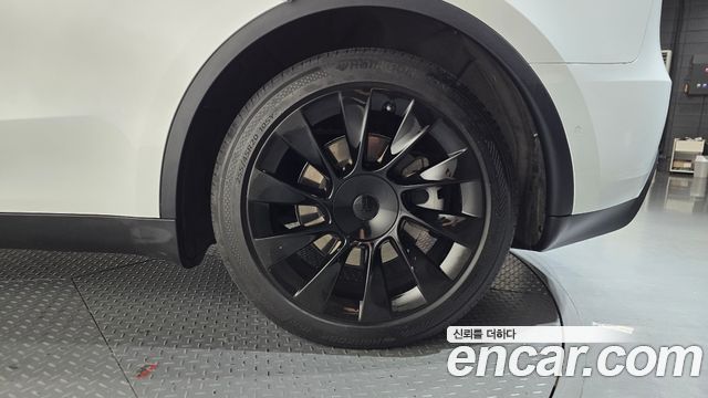 Tesla Model Y 2021 — photo 7