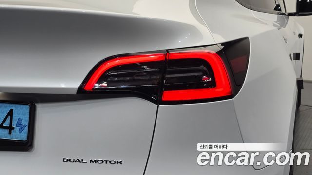 Tesla Model Y 2021 — photo 9