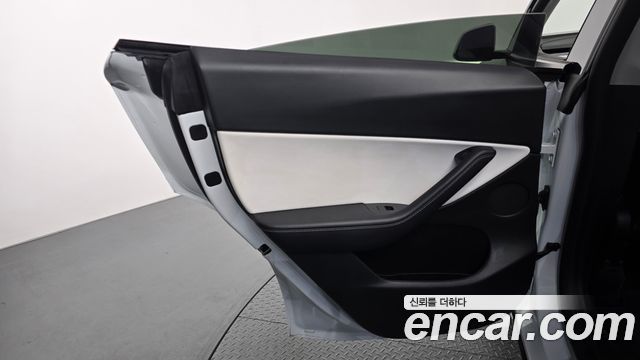 Tesla Model Y 2021 — photo 15