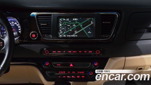 Kia Canival 2020 — photo 22
