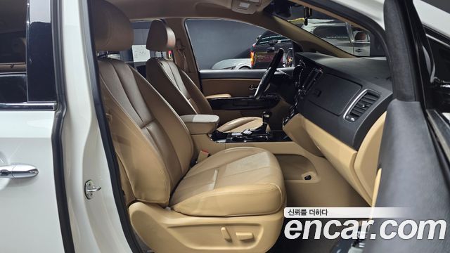 Kia Canival 2020 — photo 16