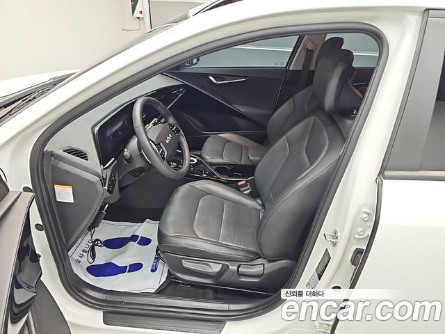 Kia Niro 2023 — photo 11