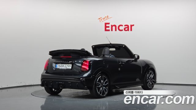 Mini Cooper Convertible 2026 — photo 2