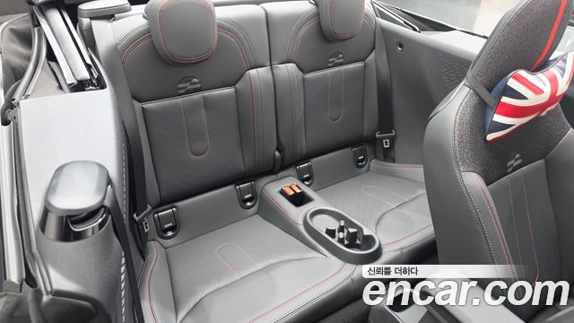 Mini Cooper Convertible 2026 — photo 17