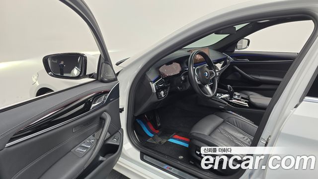 BMW 5-Series 2021 — photo 10