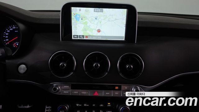 Kia Stinger 2018 — photo 18