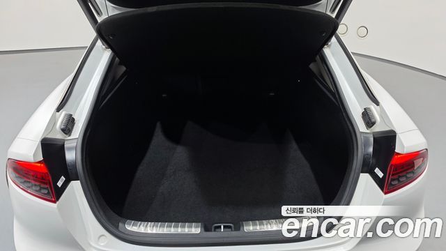 Kia Stinger 2018 — photo 23