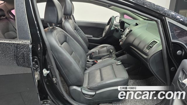 Kia K3 2015 — photo 11