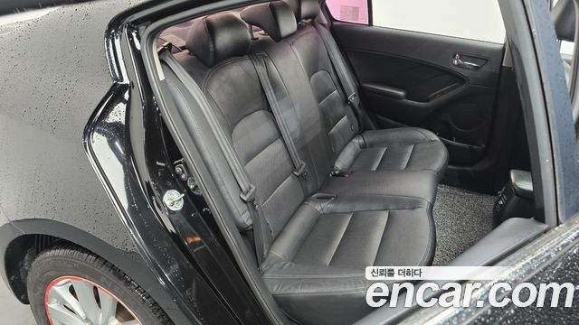 Kia K3 2015 — photo 12