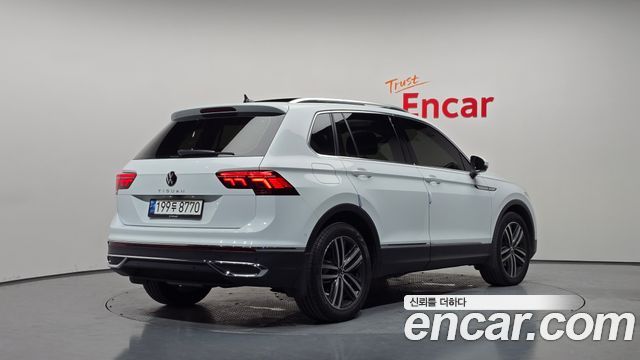 Volkswagen Tiguan 2023 — photo 2