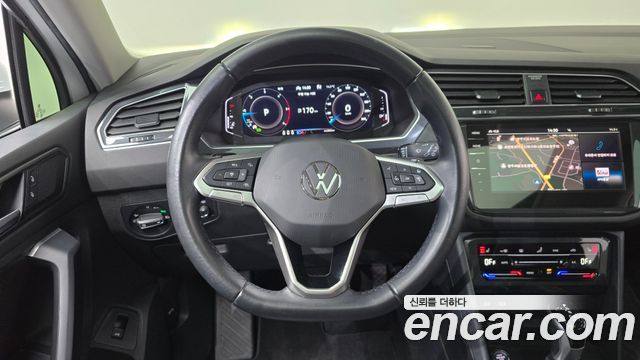 Volkswagen Tiguan 2023 — photo 18