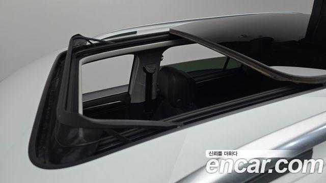 Volkswagen Tiguan 2023 — photo 25