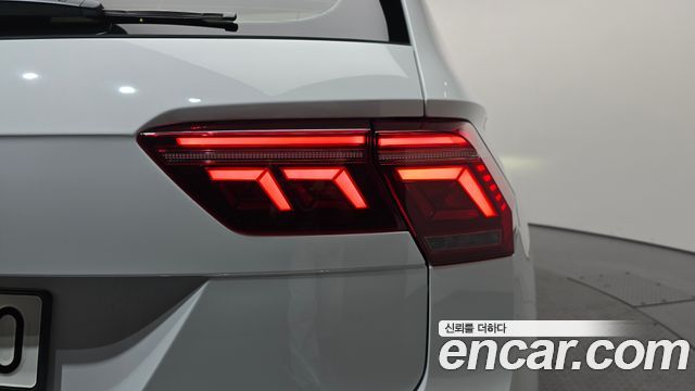 Volkswagen Tiguan 2023 — photo 9