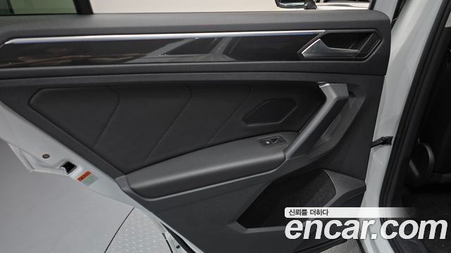 Volkswagen Tiguan 2023 — photo 15