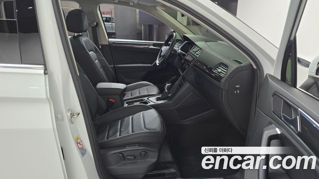Volkswagen Tiguan 2023 — photo 16