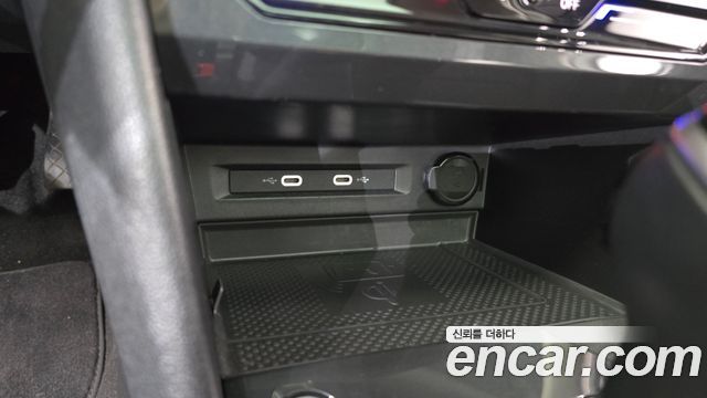 Volkswagen Tiguan 2023 — photo 27