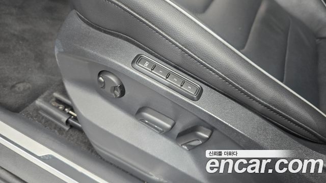 Volkswagen Tiguan 2023 — photo 28