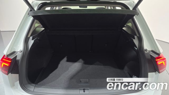 Volkswagen Tiguan 2023 — photo 30